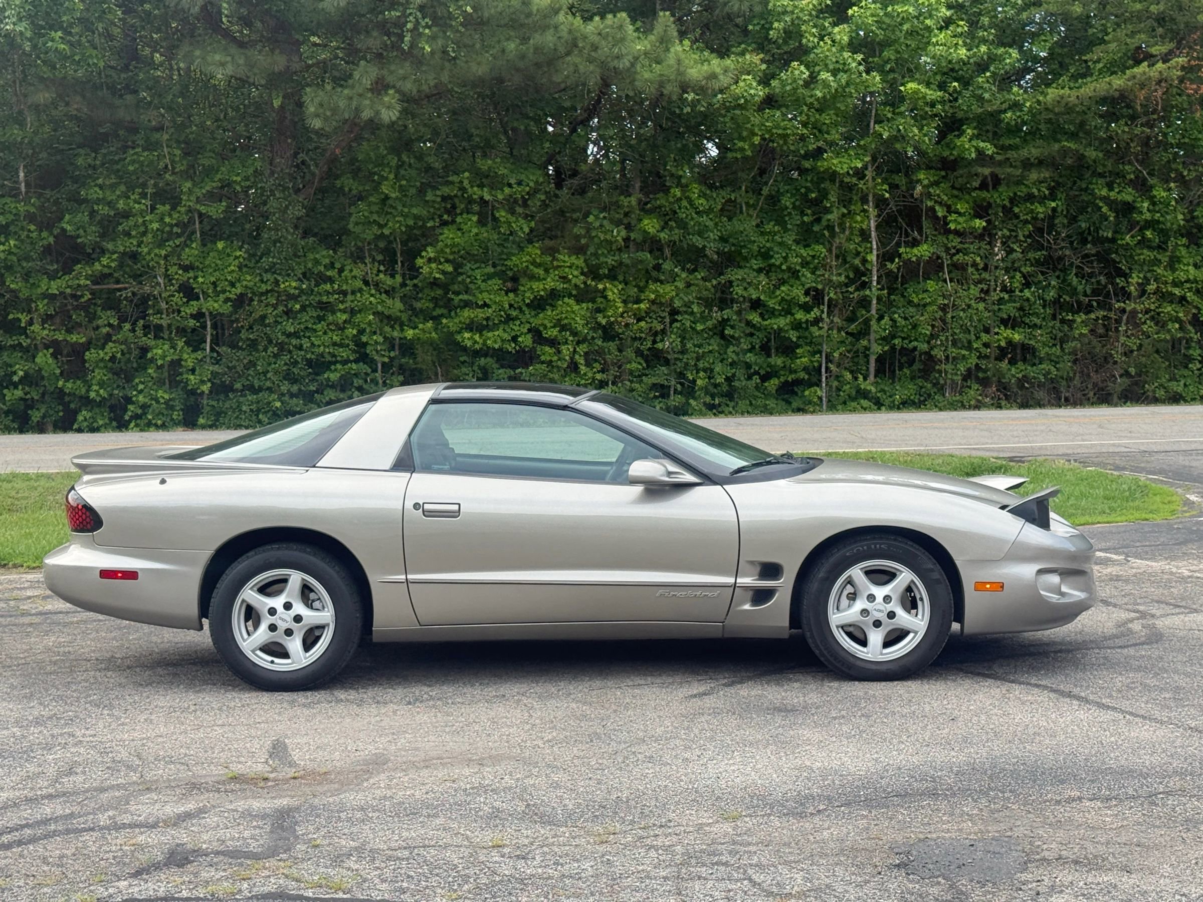 Used 2000 Pontiac Firebird Coupe w/ Opt Pkg RWD image 2