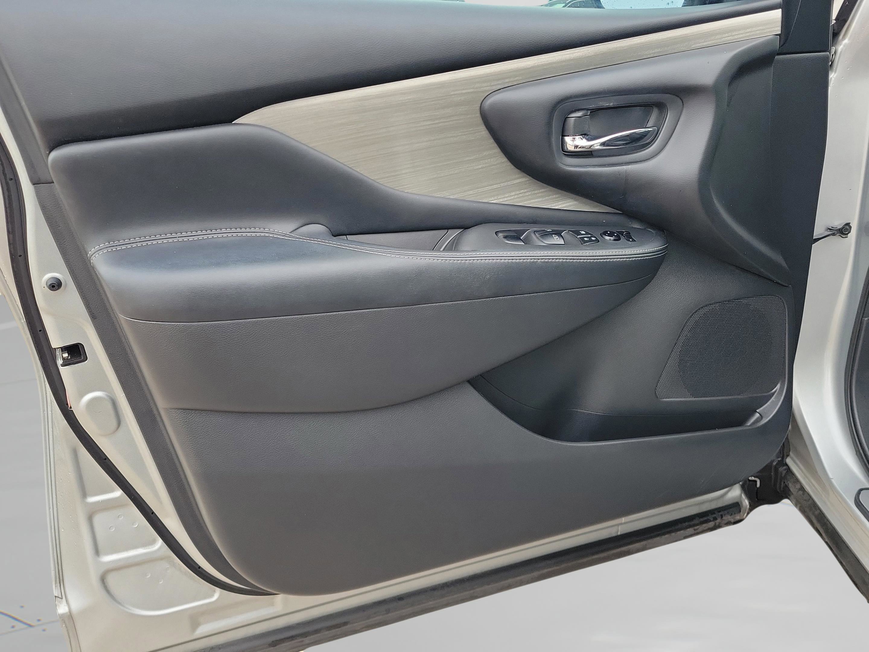 Used 2016 Nissan Murano SV image 21