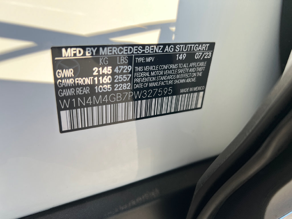 Used 2023 Mercedes-Benz GLB 250 w/ Premium Package image 32