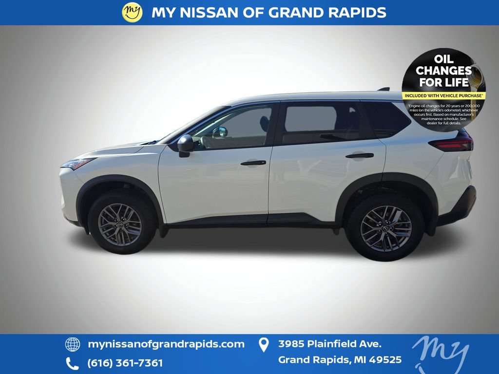Used 2023 Nissan Rogue S AWD/4WD image 5