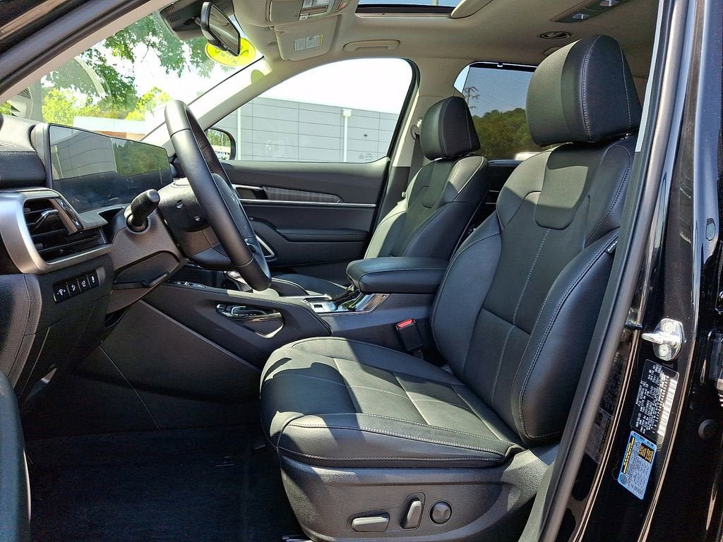 Used 2025 Kia Telluride EX w/ EX Captain's Chair Package FWD image 13
