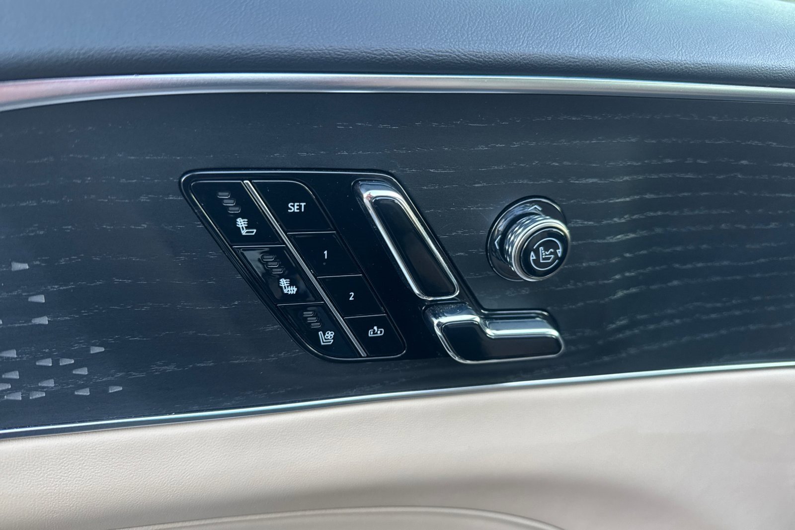 Certified 2025 Cadillac Lyriq Luxury w/ Nappa Leather Package image 12