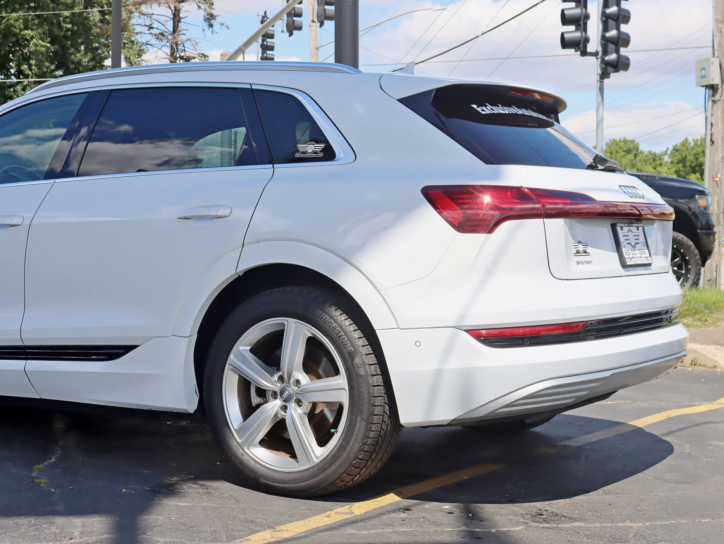 Used 2019 Audi e-tron Premium Plus image 12