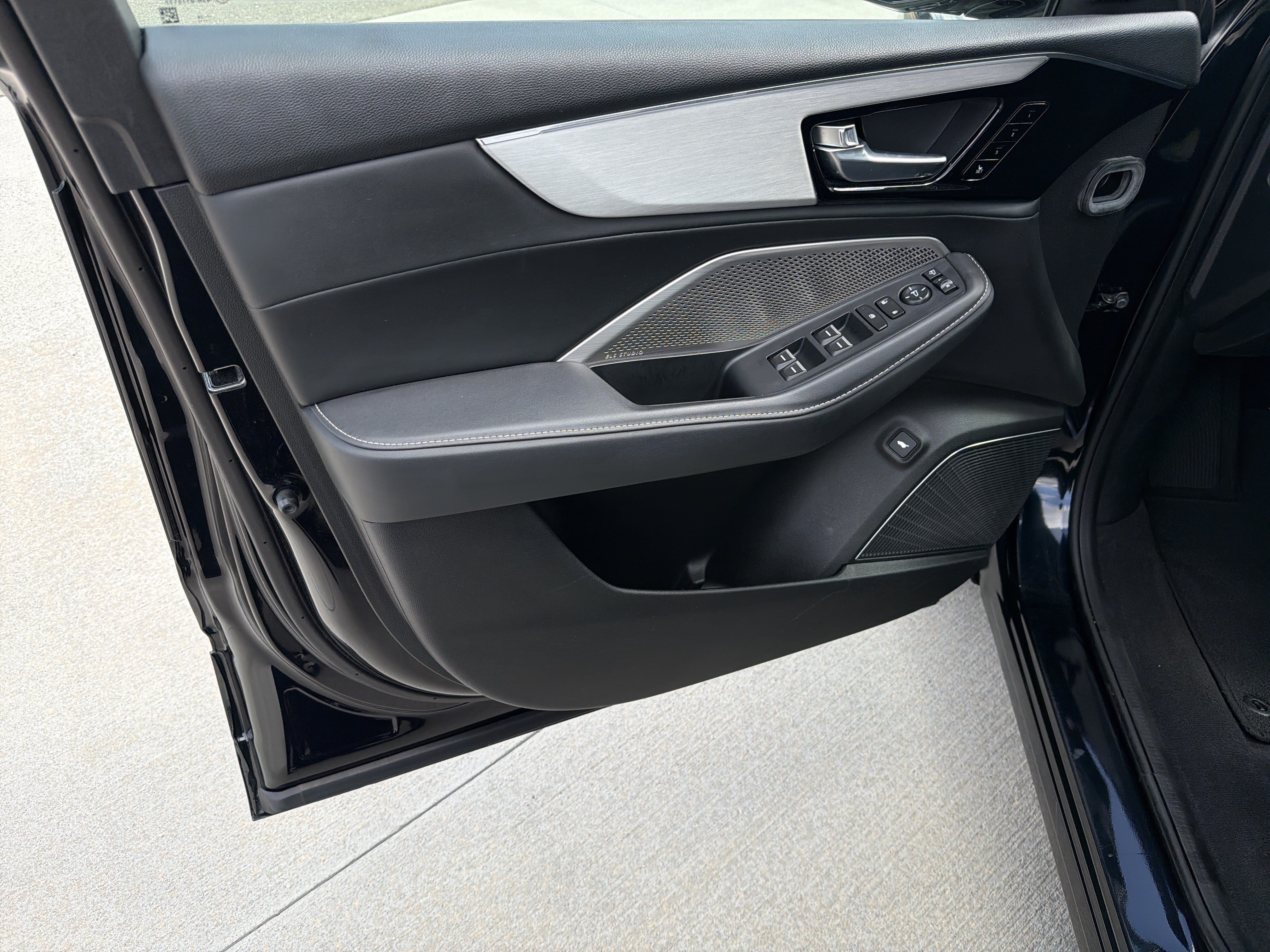 Certified 2024 Acura MDX w/ Technology Package FWD image 14