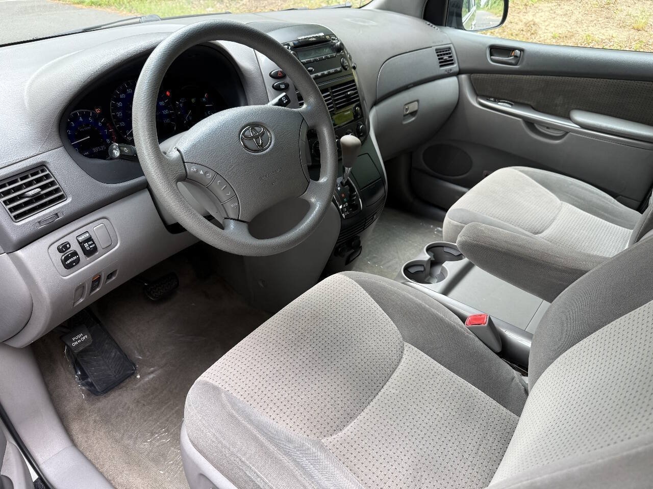 Used 2010 Toyota Sienna LE FWD image 10