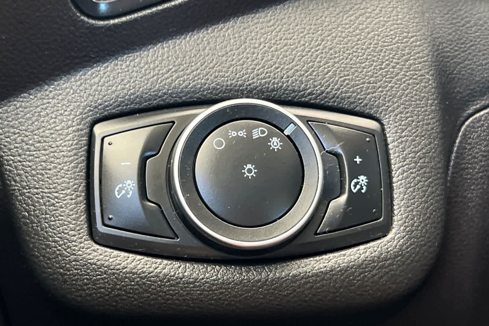 Used 2015 Ford C-MAX SE FWD image 28