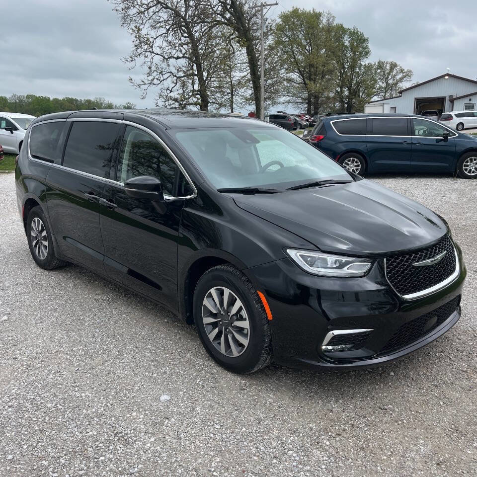 Used 2024 Chrysler Pacifica Limited FWD image 7