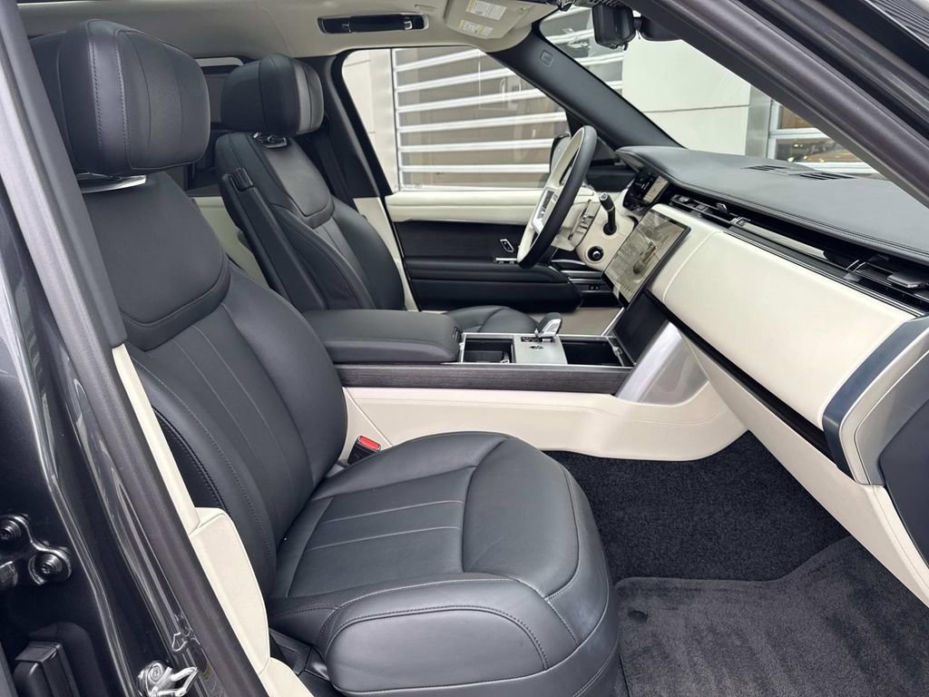Certified 2024 Land Rover Range Rover Long Wheelbase Autobiography image 10