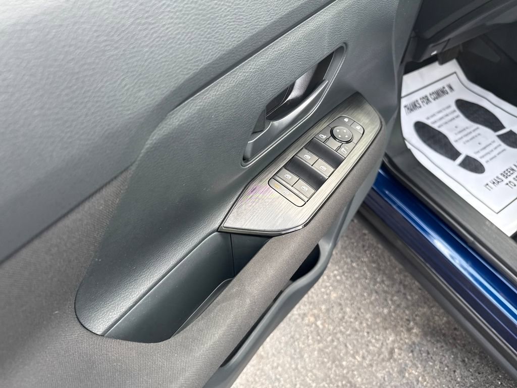 Used 2025 Nissan Kicks S image 12