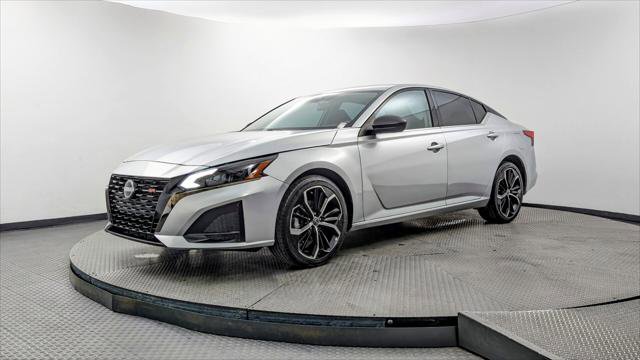 Used 2024 Nissan Altima 2.5 SR FWD image 2