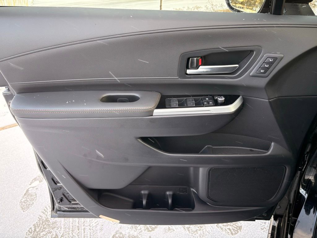 Used 2026 Toyota Sienna Limited image 10