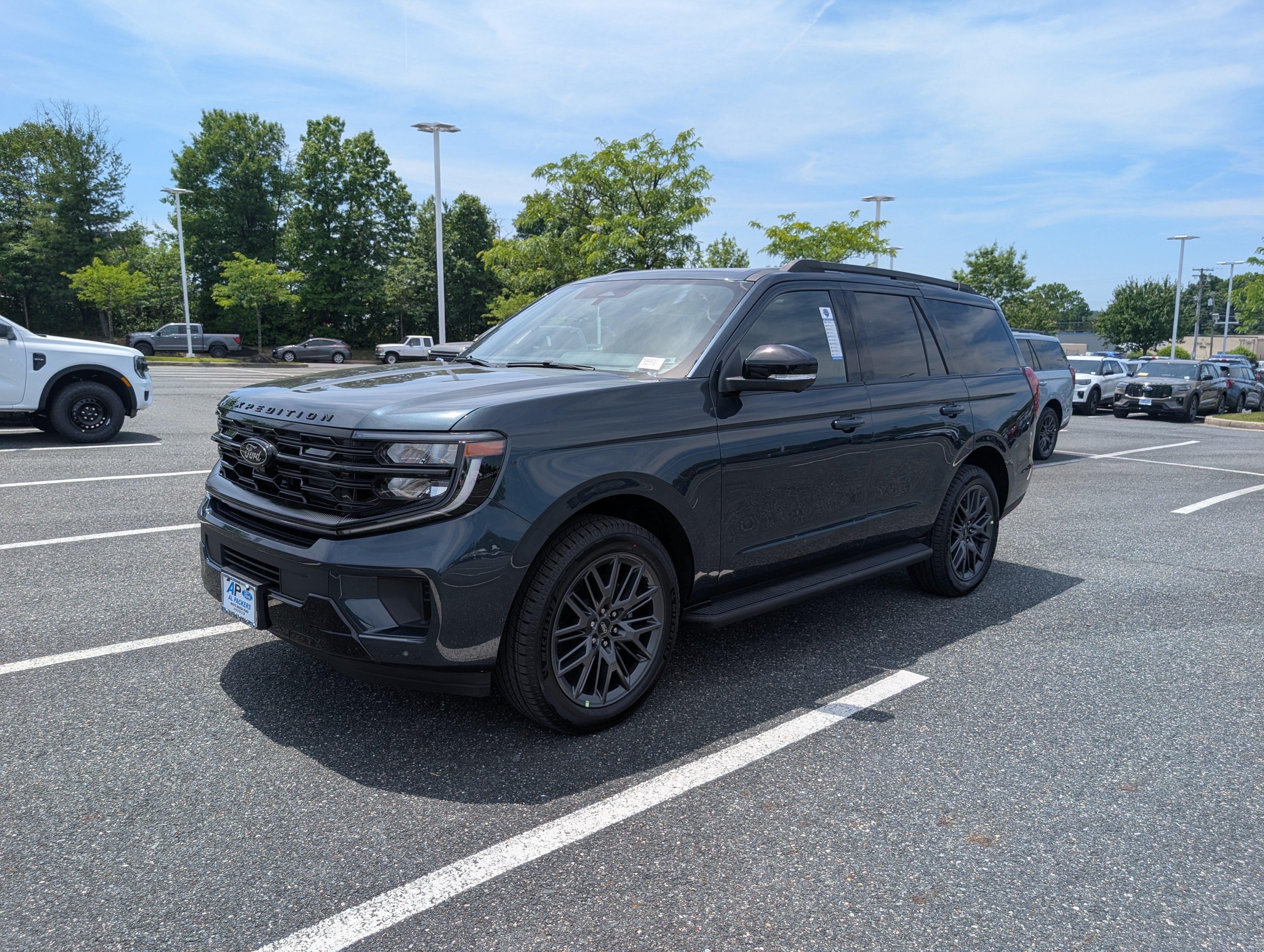 New 2026 Ford Expedition Platinum w/ Stealth Appearance Package AWD/4WD image 4