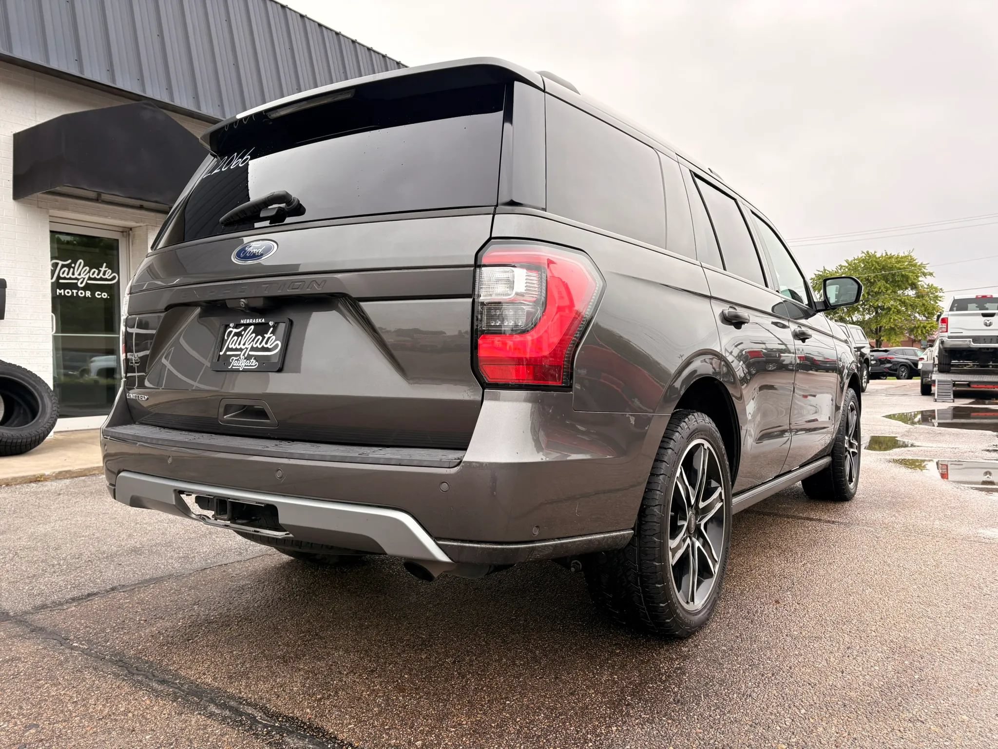 Used 2019 Ford Expedition Limited w/ Special Edition Package AWD/4WD image 7