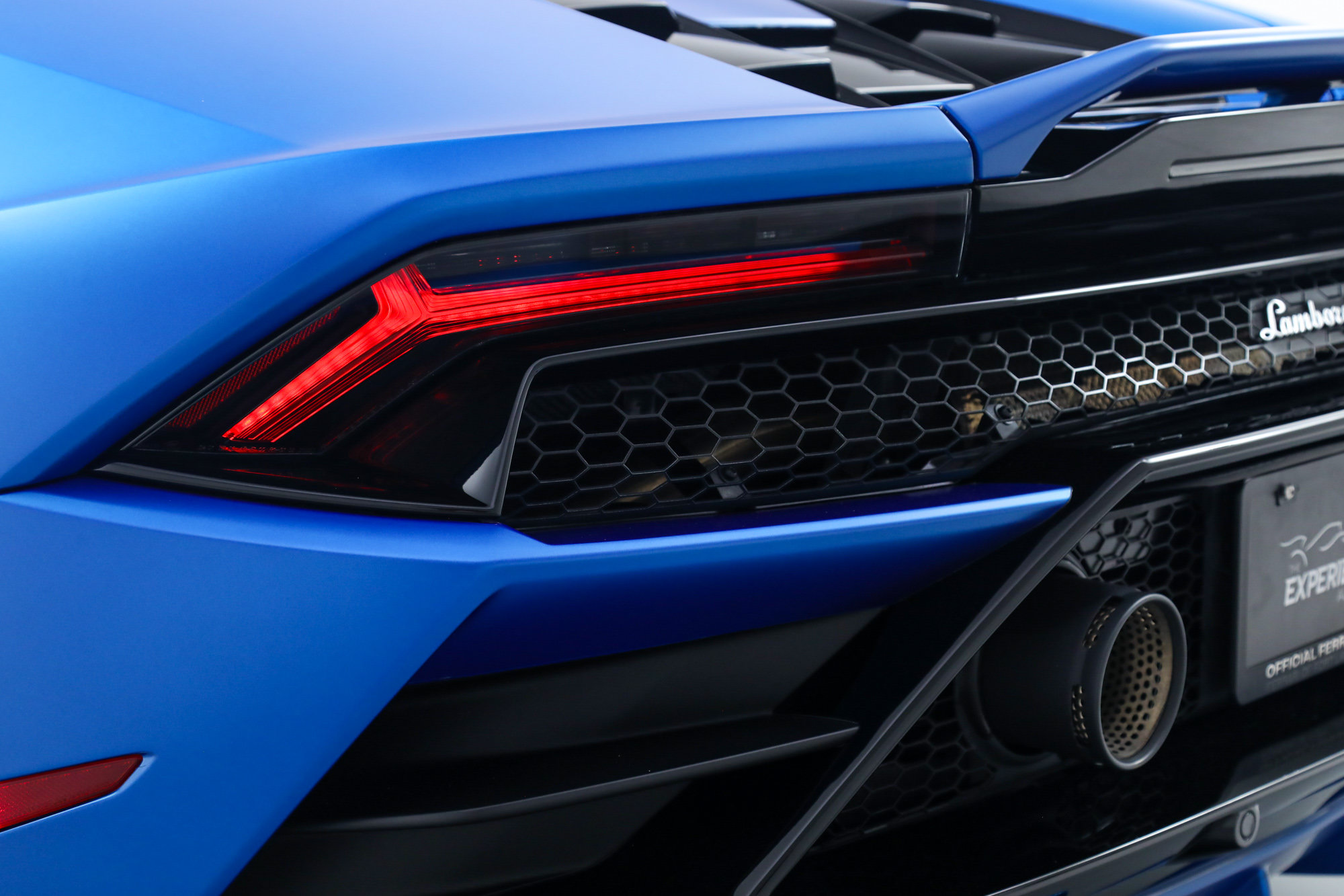 Used 2021 Lamborghini Huracan EVO RWD image 17