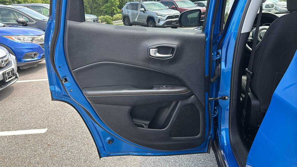 Used 2017 Jeep Compass Sport w/ Cold Weather Group AWD/4WD image 21