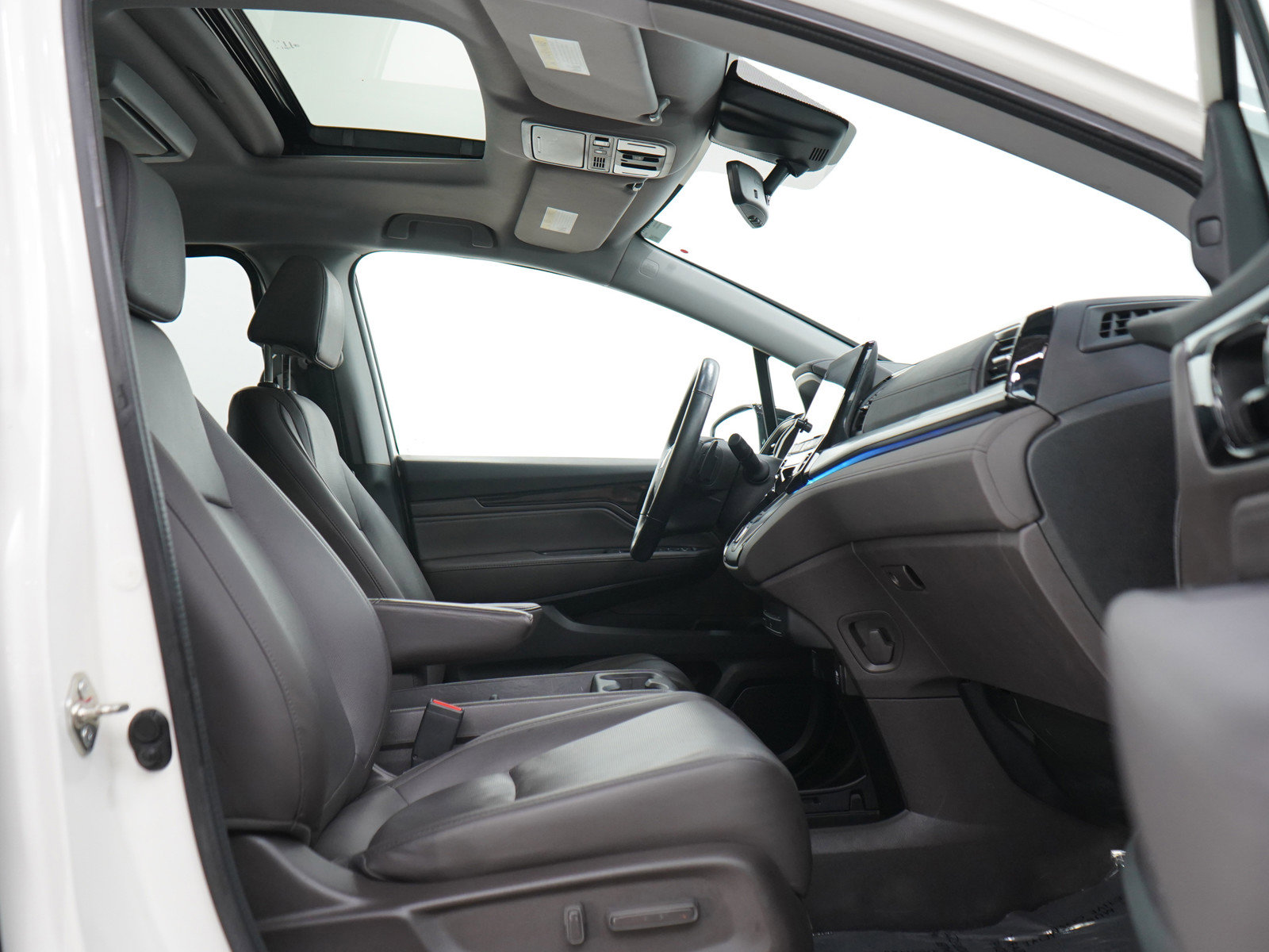 Used 2018 Honda Odyssey Elite image 11