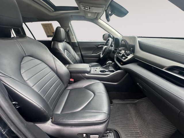 Used 2023 Toyota Highlander XLE AWD/4WD image 15