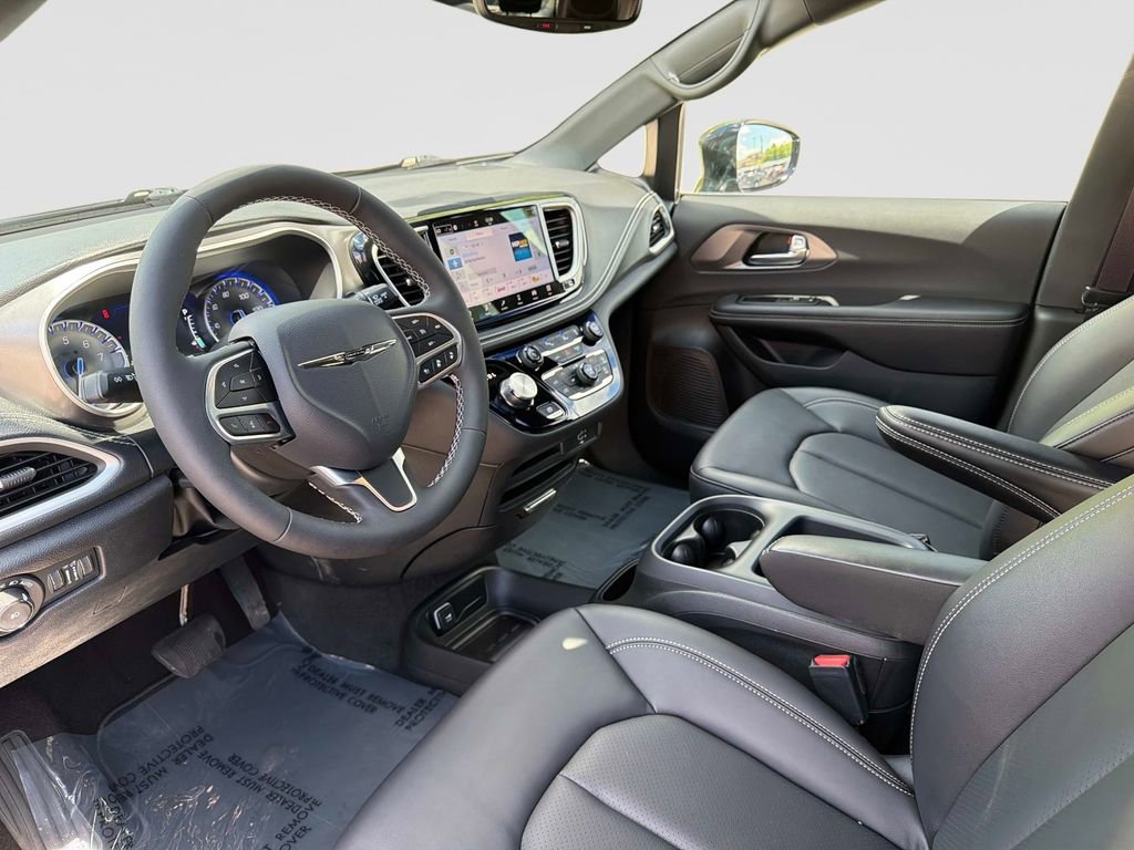 Used 2026 Chrysler Pacifica Select FWD image 22