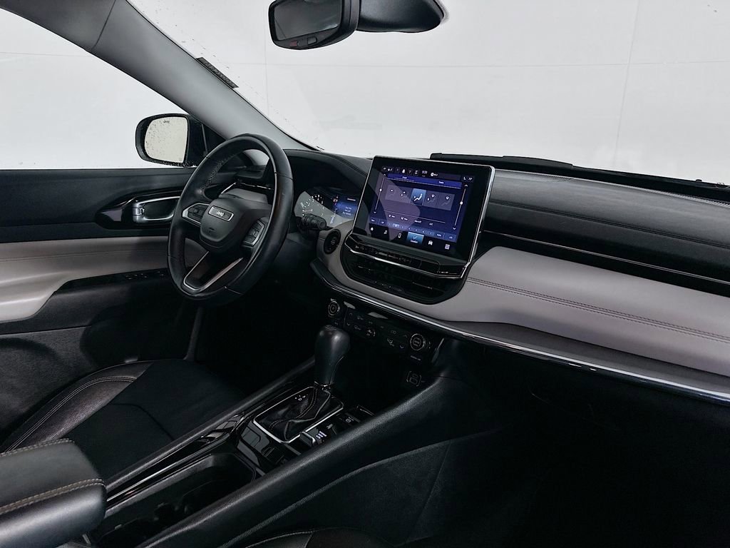 Used 2022 Jeep Compass Limited image 28