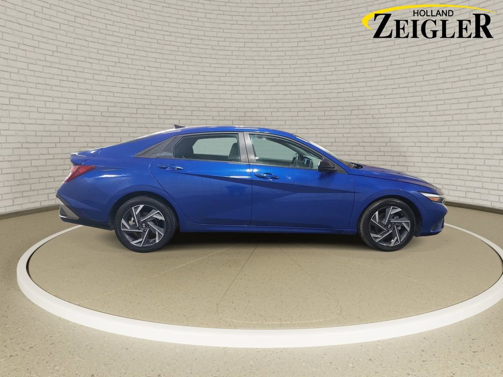 Used 2025 Hyundai Elantra Sport FWD image 4