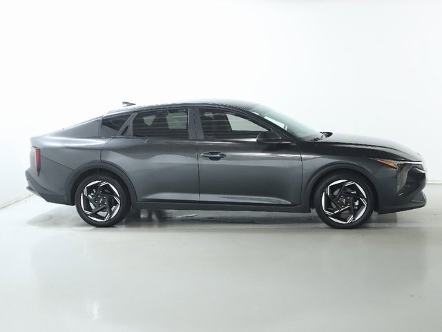 Used 2025 Kia K4 EX image 11