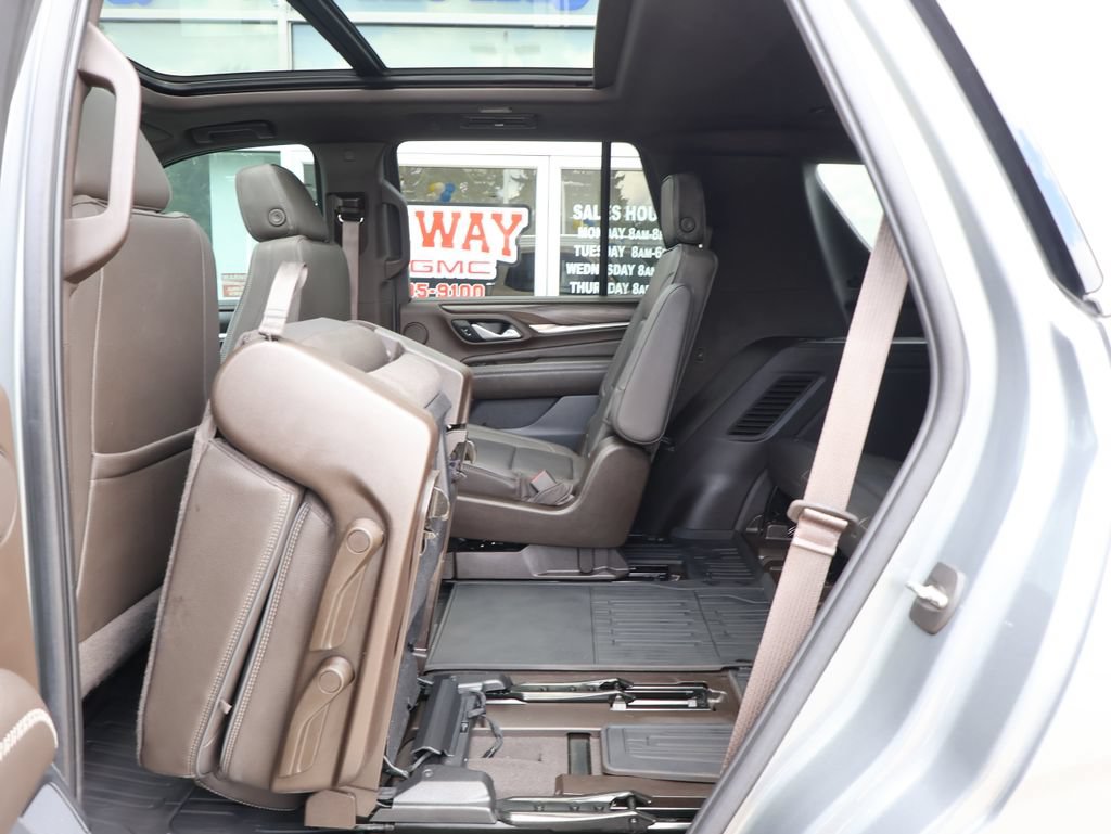 Used 2022 GMC Yukon Denali w/ Denali Premium Package AWD/4WD image 29