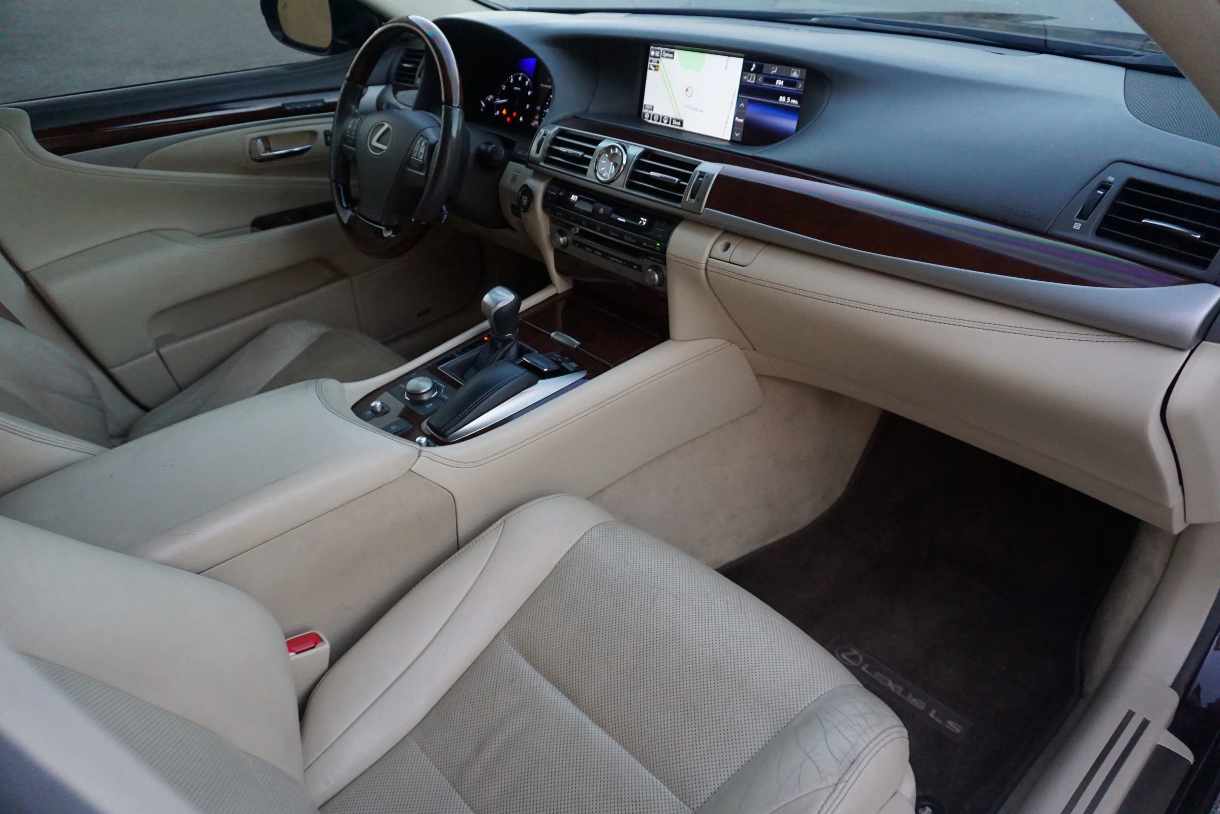 Used 2015 Lexus LS 460 image 16