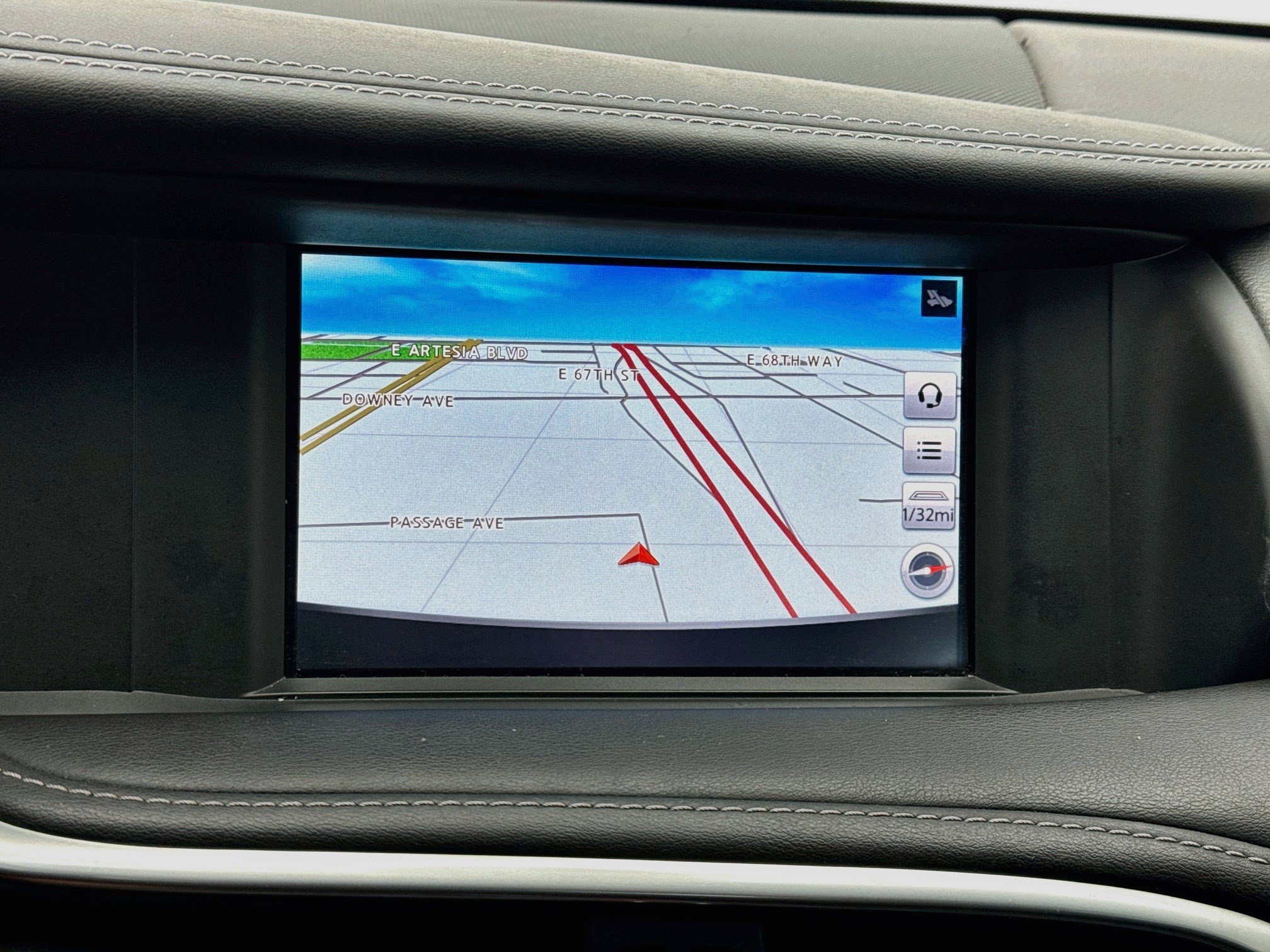 Used 2018 INFINITI QX30 Premium w/ Navigation Package FWD image 9