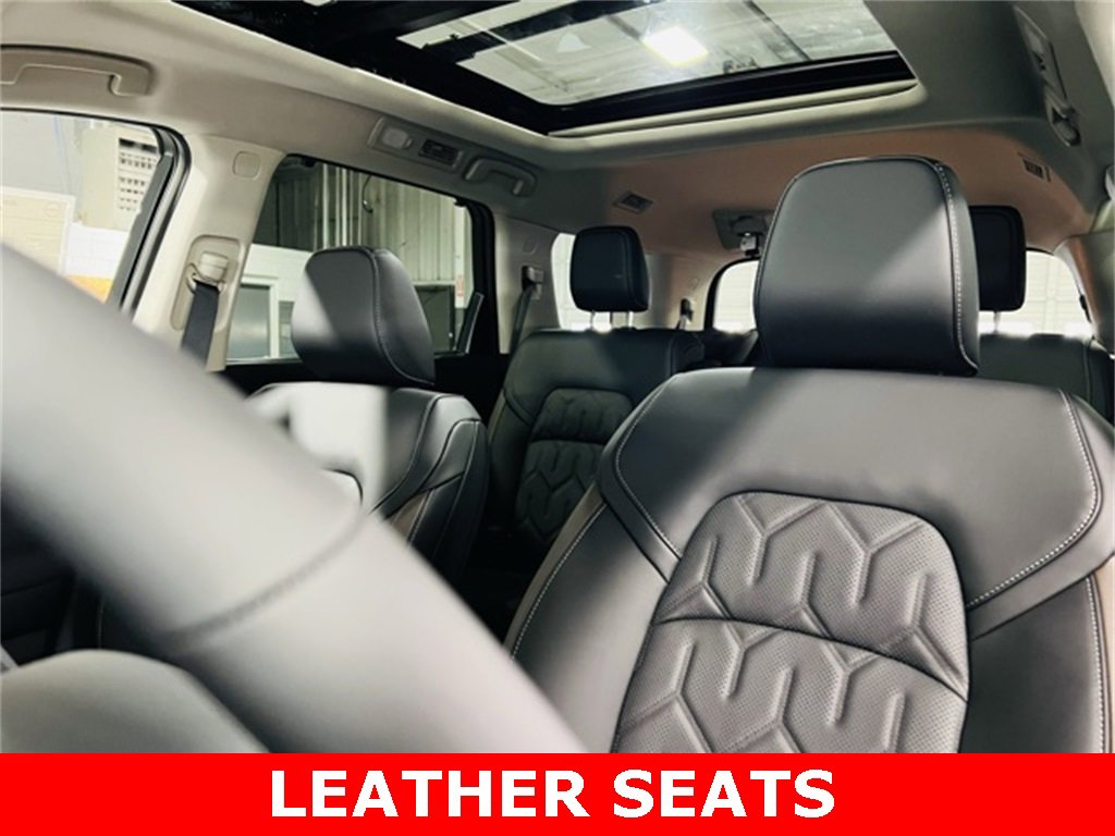 New 2026 Nissan Pathfinder Platinum image 3