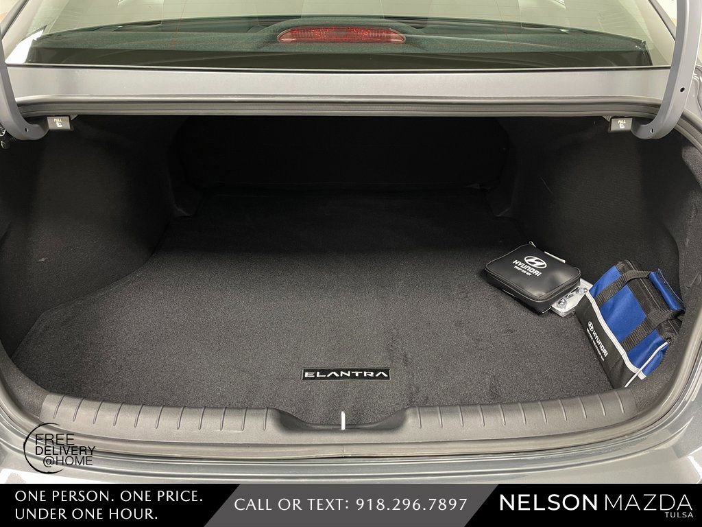 Used 2025 Hyundai Elantra Sport FWD image 33