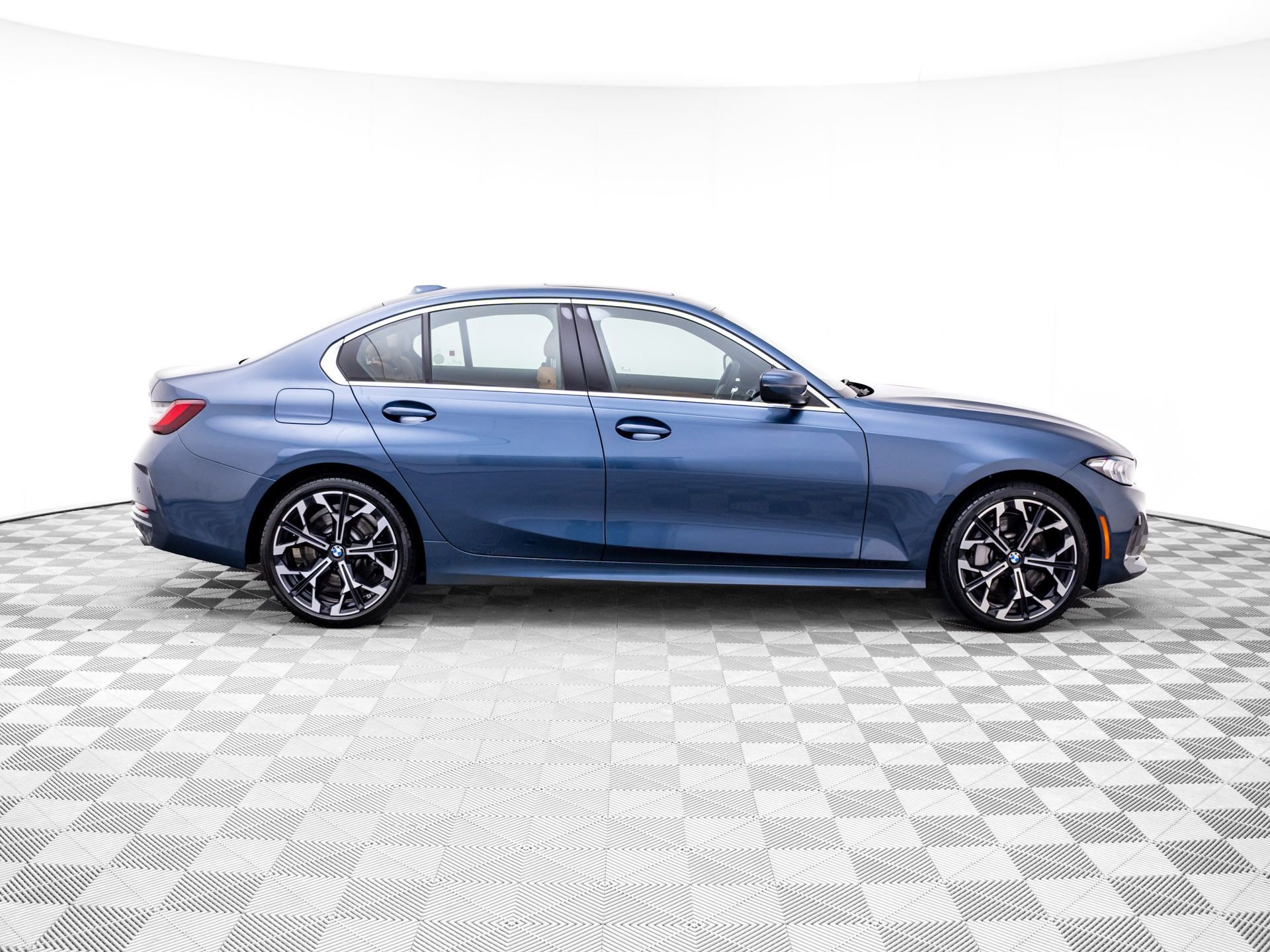 Certified 2025 BMW 330i xDrive Sedan AWD/4WD image 6