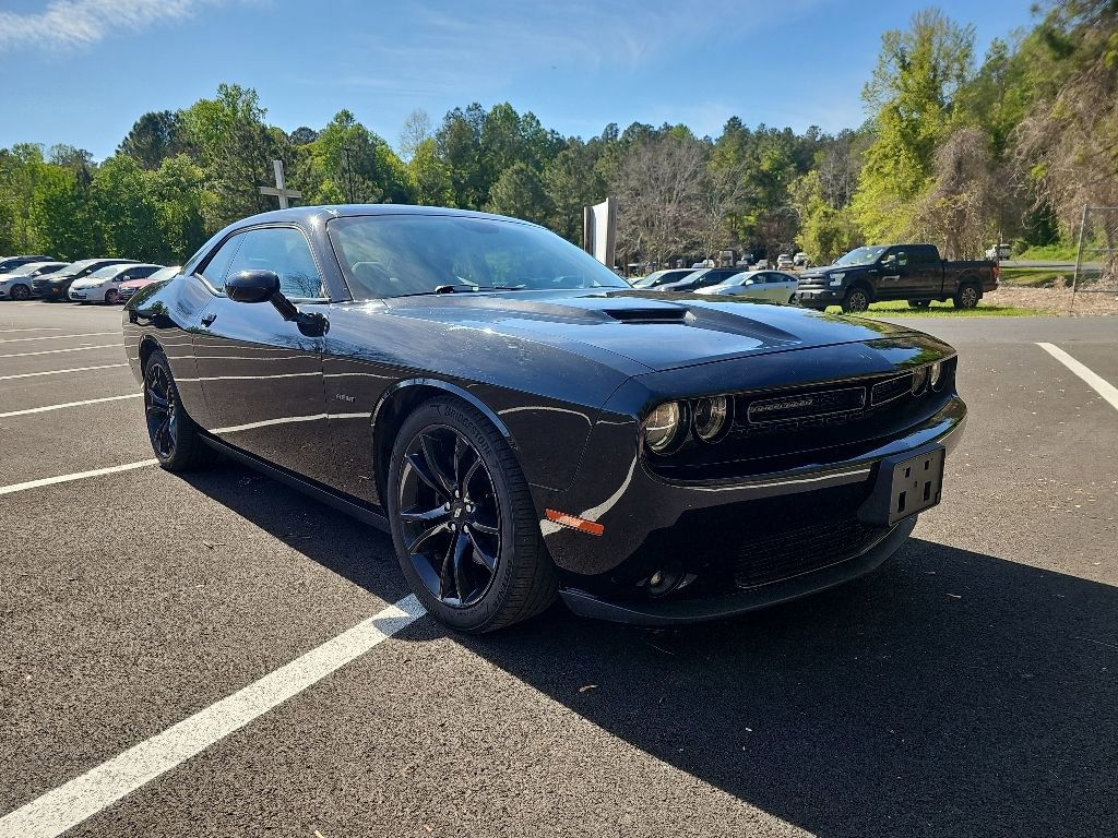 Used 2018 Dodge Challenger R/T w/ Driver Convenience Group RWD image 3