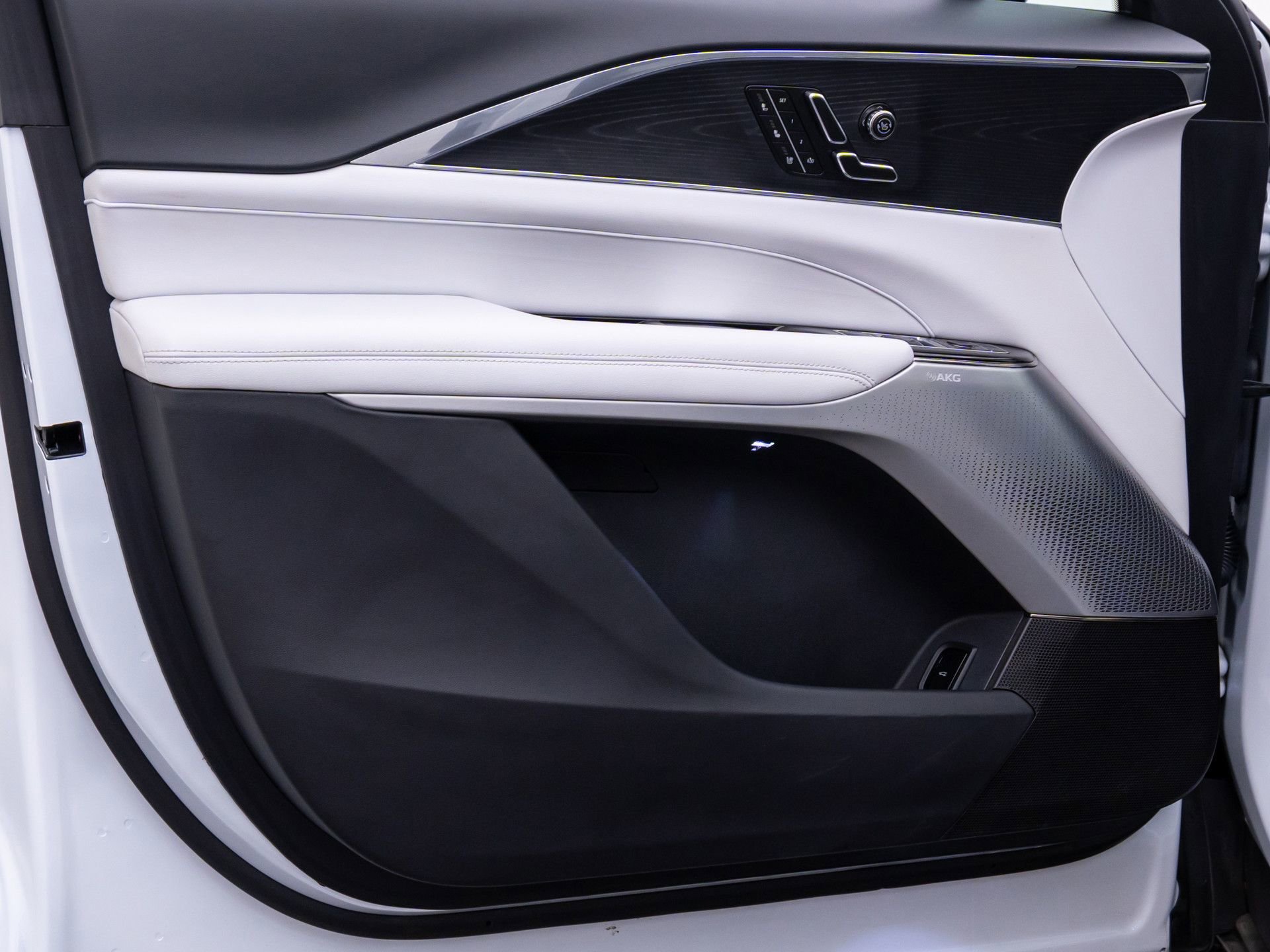 Used 2024 Cadillac Lyriq Sport image 14