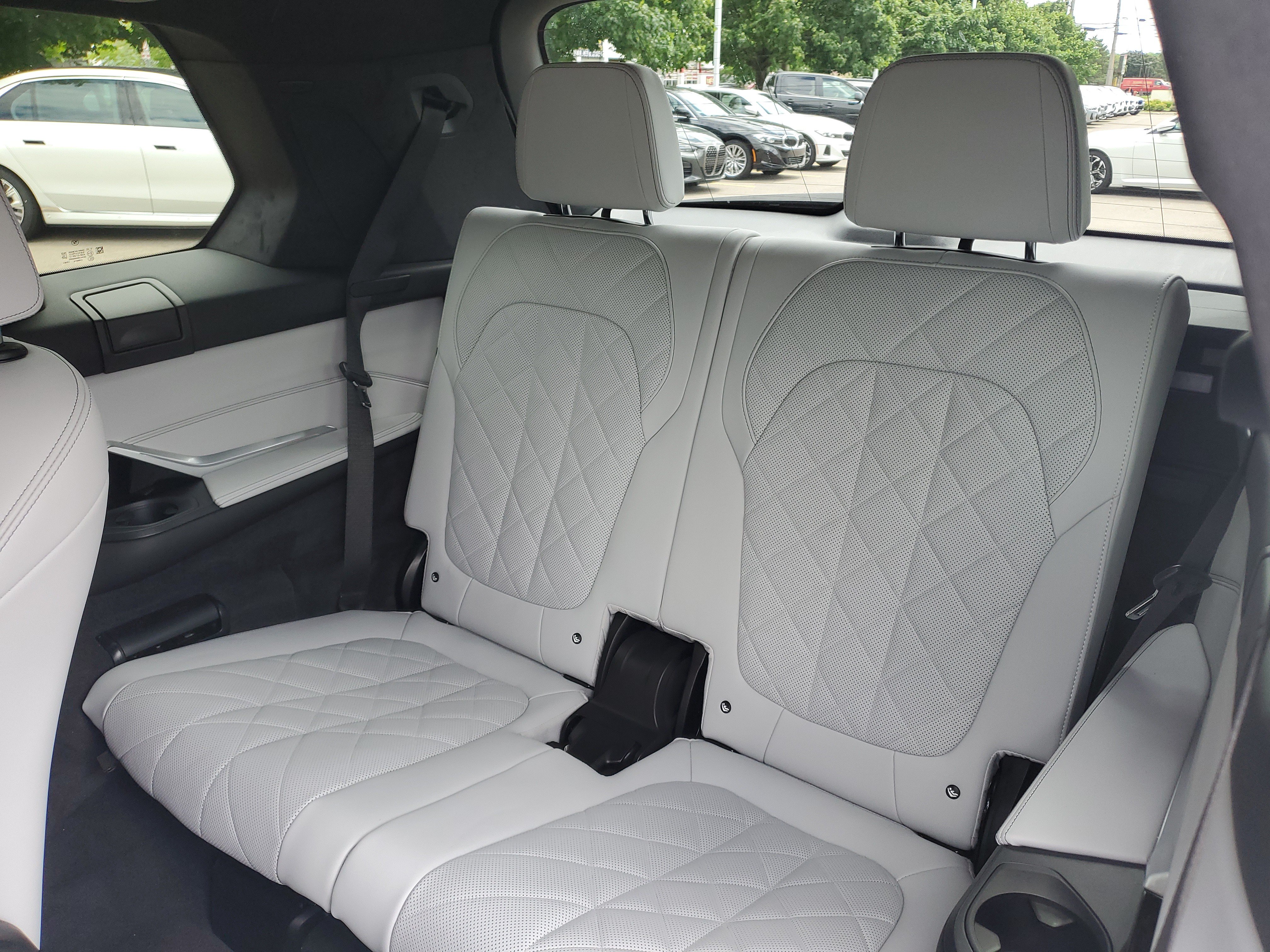 Certified 2024 BMW X7 xDrive40i w/ Executive Package AWD/4WD image 27