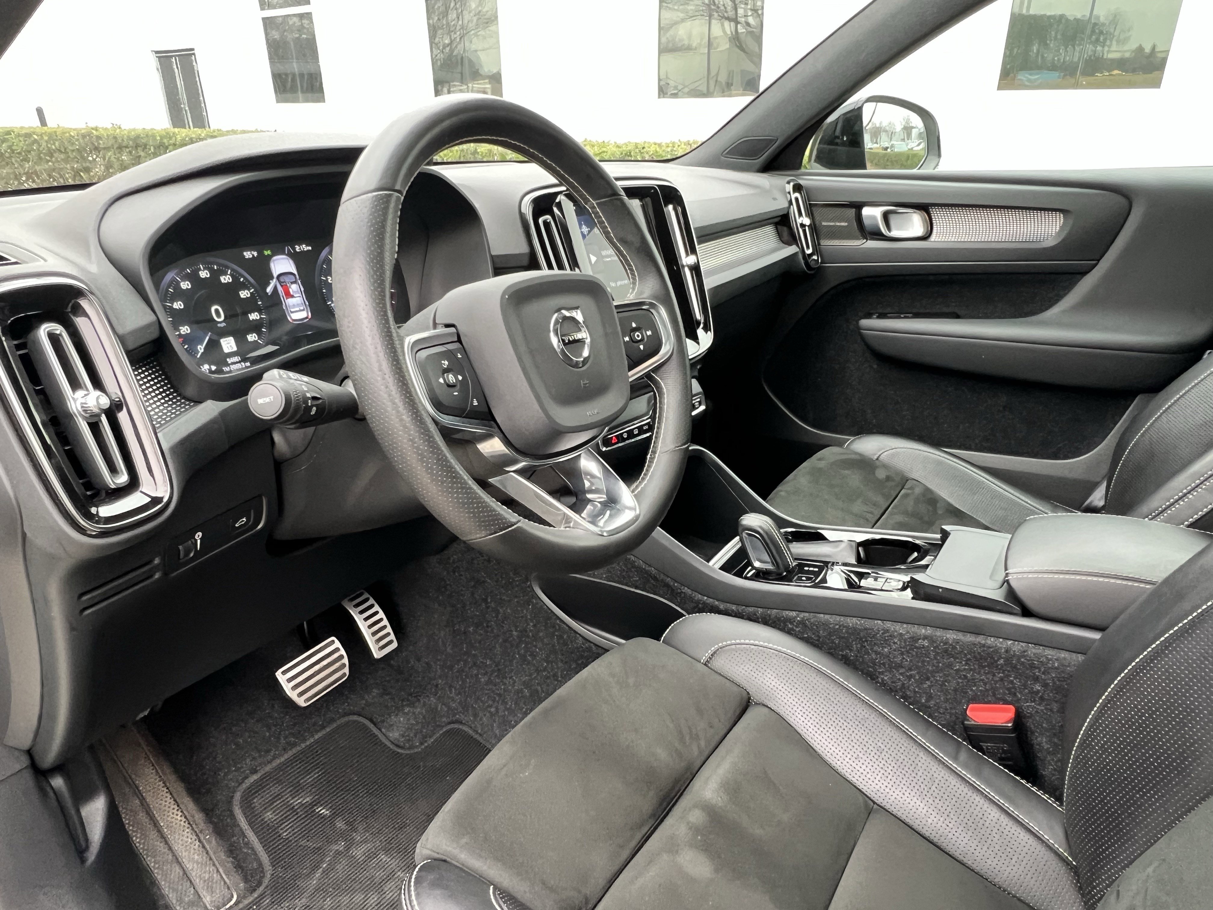 Used 2021 Volvo XC40 T5 R-Design w/ Advanced Package image 17