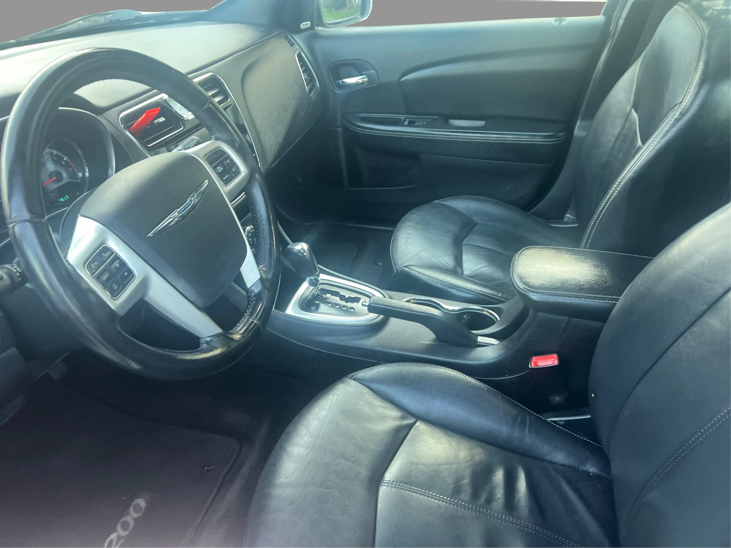 Used 2011 Chrysler 200 Limited FWD image 10