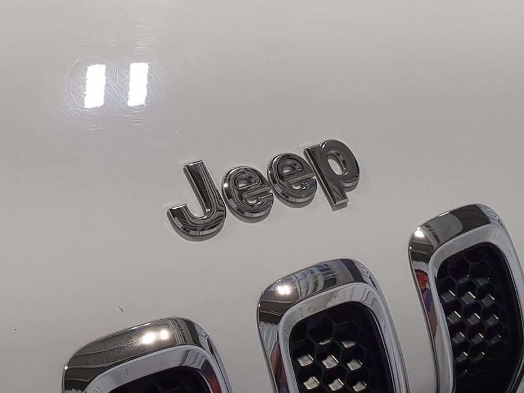 Used 2017 Jeep Cherokee Latitude w/ Comfort/Convenience Group AWD/4WD image 15