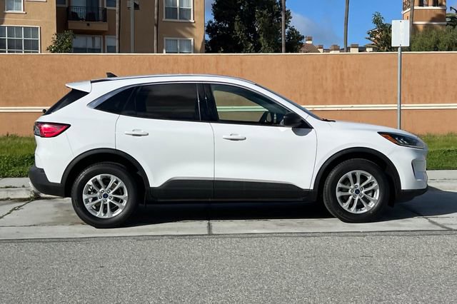 Used 2022 Ford Escape SE image 3