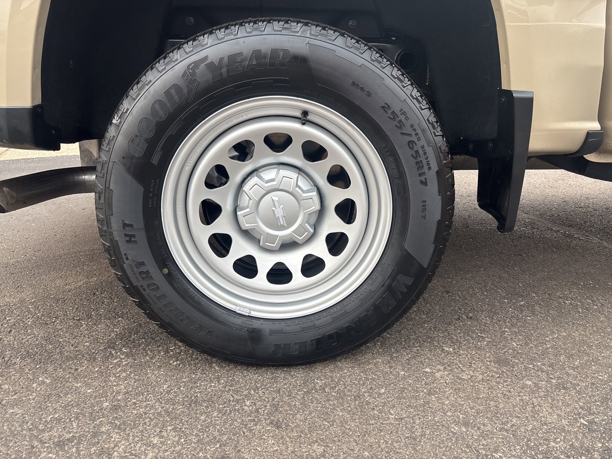 Used 2024 Chevrolet Colorado W/T image 2