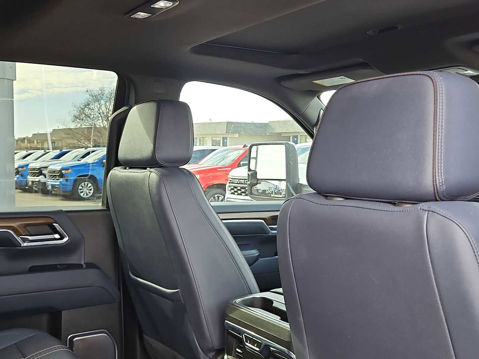 Used 2024 Chevrolet Silverado 2500 High Country w/ Technology Package image 17