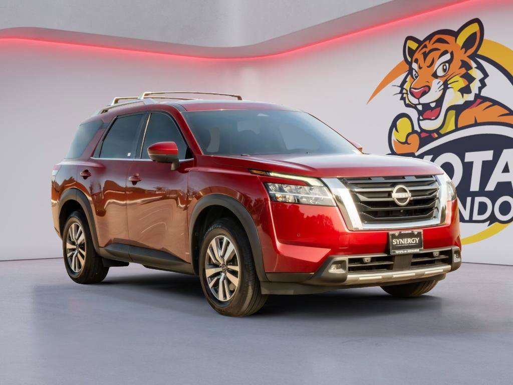 Used 2023 Nissan Pathfinder SL FWD image 3