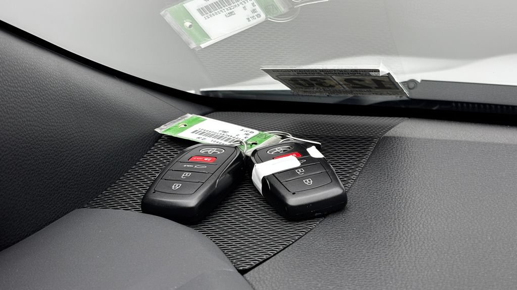 Used 2026 Toyota Corolla SE w/ SE Package FWD image 28