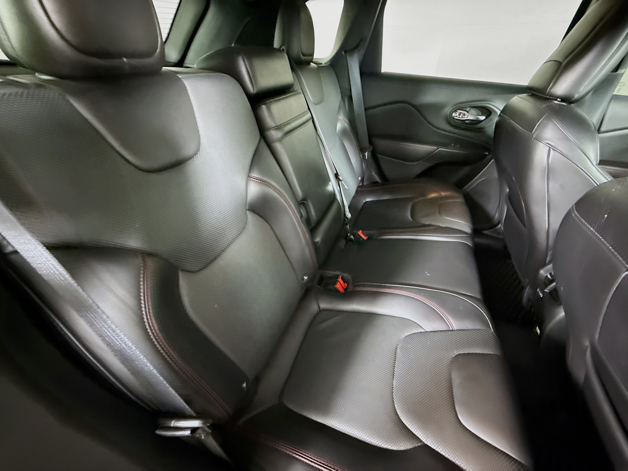 Used 2019 Jeep Cherokee Trailhawk AWD/4WD image 34