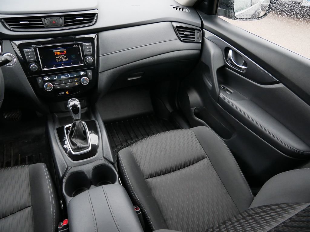 Used 2020 Nissan Rogue SV image 15