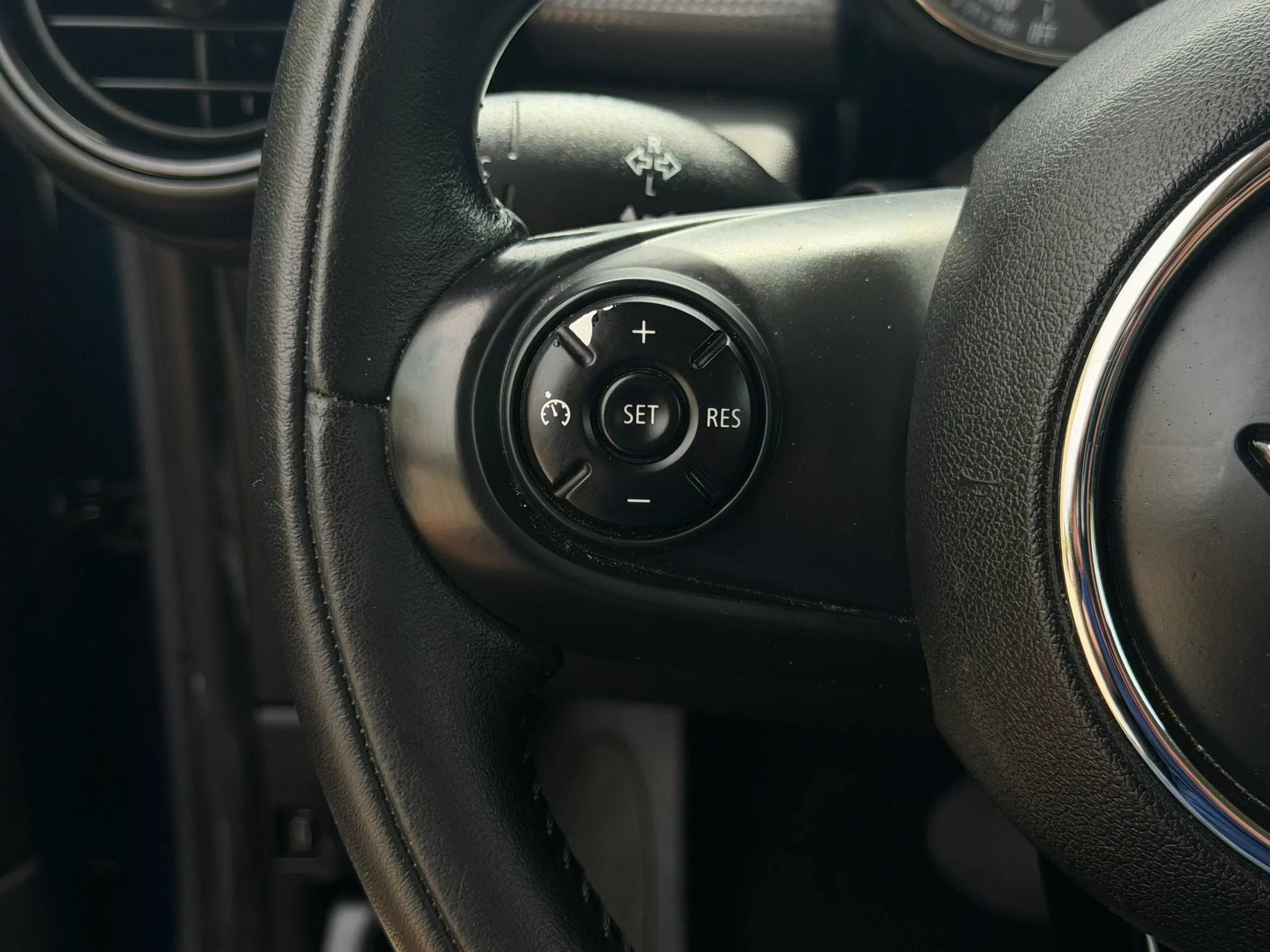 Used 2015 MINI Cooper 2-Door Hardtop FWD image 17