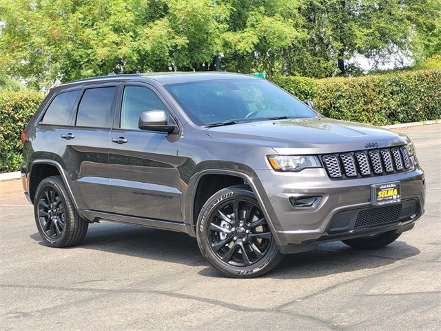 Used 2021 Jeep Grand Cherokee Laredo X image 2