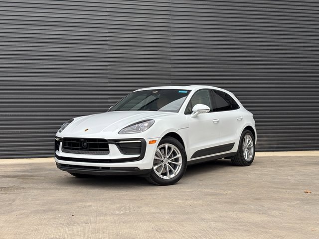 Certified 2025 Porsche Macan image 1