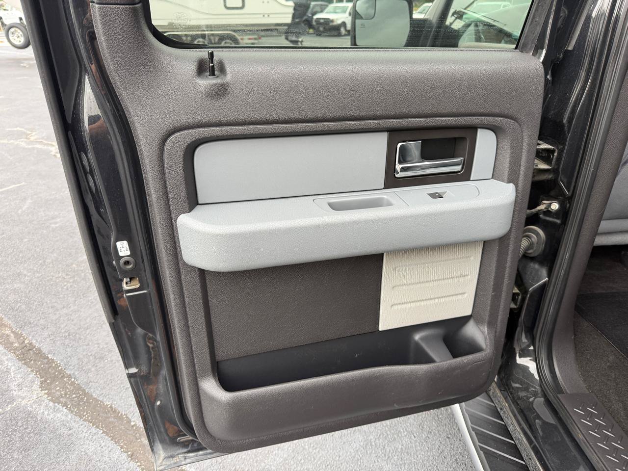 Used 2013 Ford F150 XLT w/ Luxury Equipment Group AWD/4WD image 11