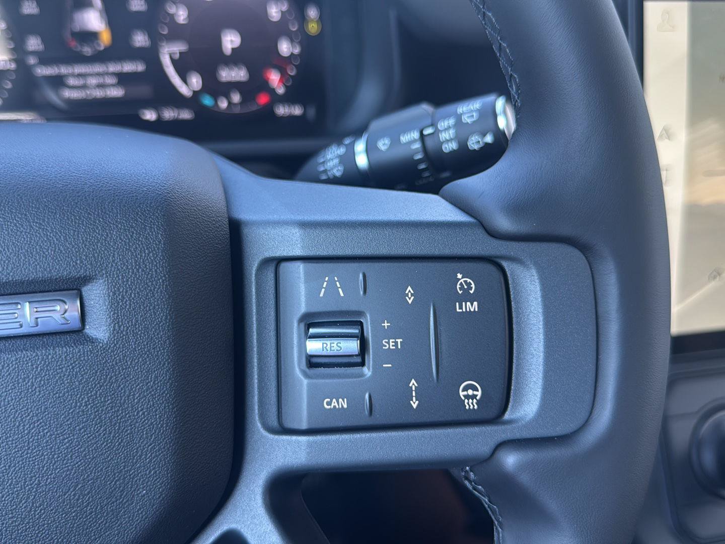 New 2026 Land Rover Defender 110 X-Dynamic SE AWD/4WD image 26
