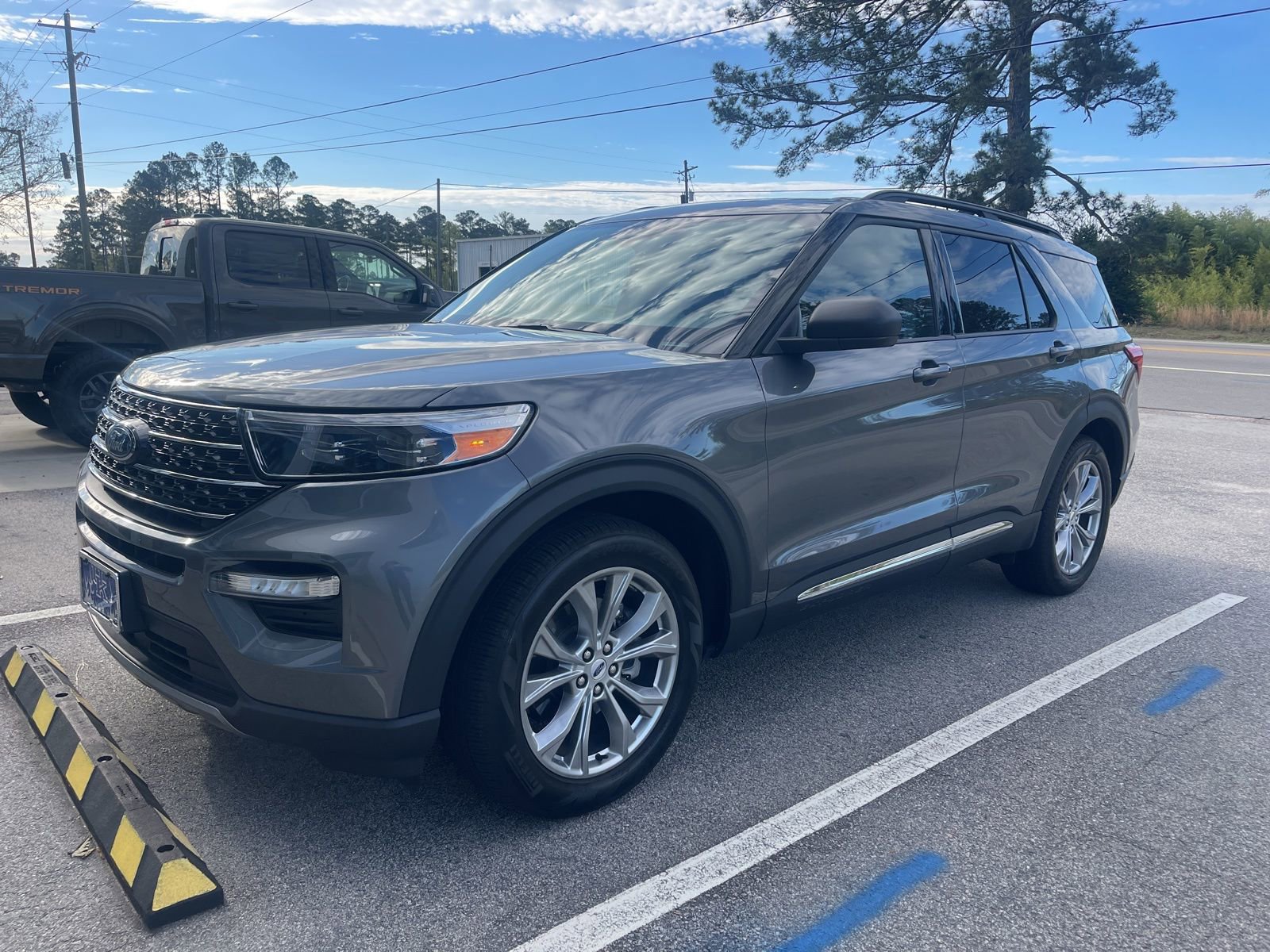 Used 2023 Ford Explorer XLT w/ Equipment Group 202A image 4